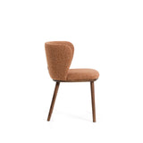 Stuhl Ciselia in dicker, terrakottafarbener Chenille mit Beinen aus massivem Eschenholz mit walnussholzfarbenem Finish, FSC Mix Credit von Kave Home – Bild 5