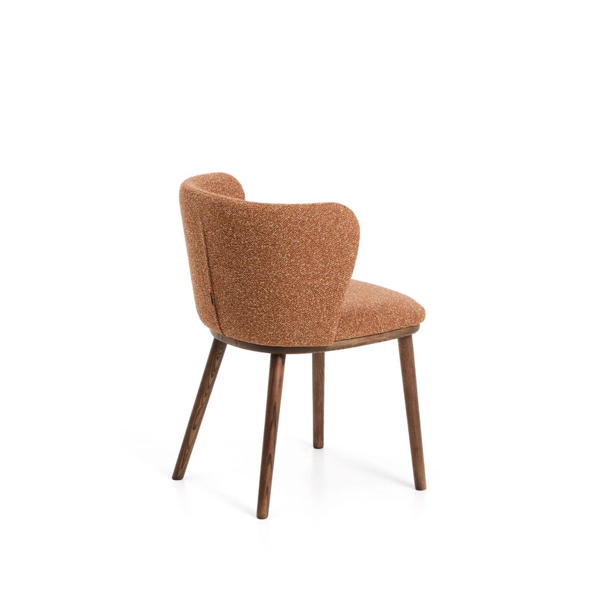 Stuhl Ciselia in dicker, terrakottafarbener Chenille mit Beinen aus massivem Eschenholz mit walnussholzfarbenem Finish, FSC Mix Credit von Kave Home – Bild 6