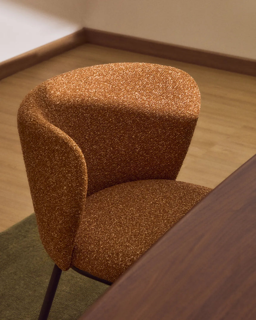 Stuhl Ciselia in dicker, terrakottafarbener Chenille mit Stahlbeinen mit schwarzem Finish, FSC Mix Credit von Kave Home – Bild 3