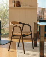 Stuhl Derile aus massivem Eichenholz mit Nussbaum-Finish und beigem Papierseil 100% FSC von Kave Home – Bild 3