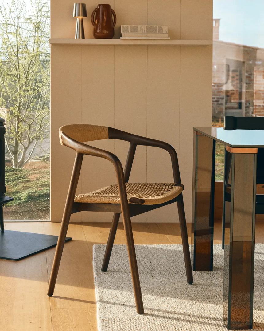Stuhl Derile aus massivem Eichenholz mit Nussbaum-Finish und beigem Papierseil 100% FSC von Kave Home – Bild 3
