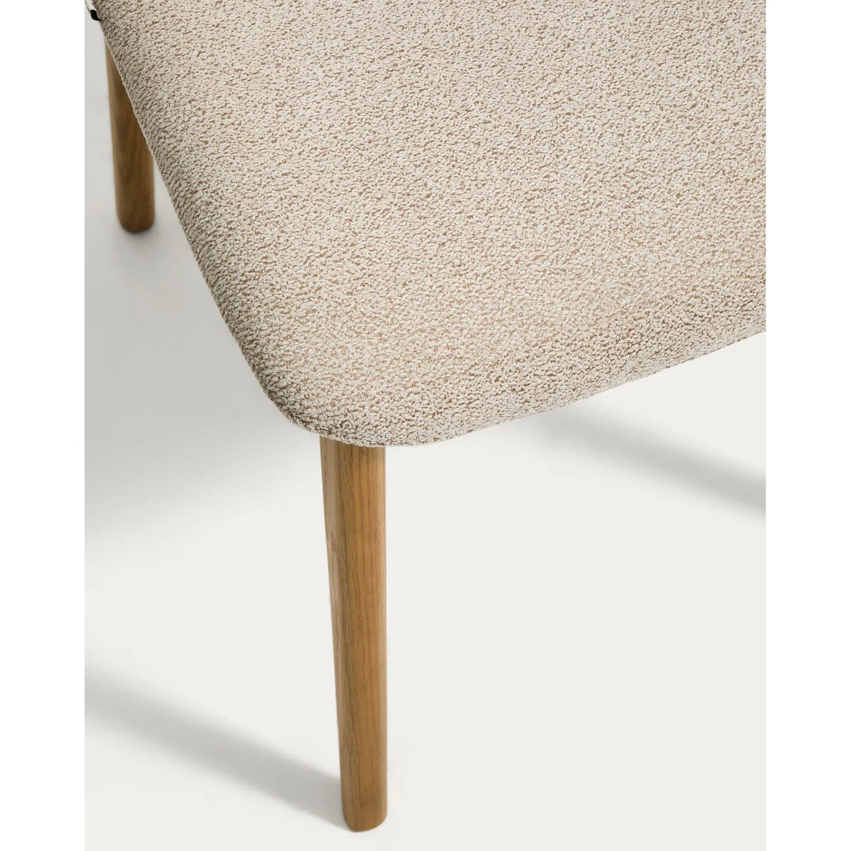 Stuhl Elnor aus Chenille und Beinen aus massivem Eichenholz mit Finish von Kave Home – Bild 9