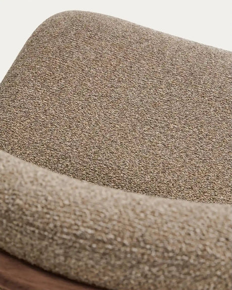 Stuhl Elnor aus brauner Chenille und Beinen aus massivem Eichenholz mit Nussbaum-Finish von Kave Home – Bild 10