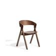 Stuhl Godia aus Eichenfurnier mit Nussbaumfinish oder in Naturfarben von Kave Home – Bild 1