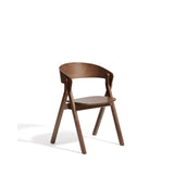 Stuhl Godia aus Eichenfurnier mit Nussbaumfinish oder in Naturfarben von Kave Home – Bild 1