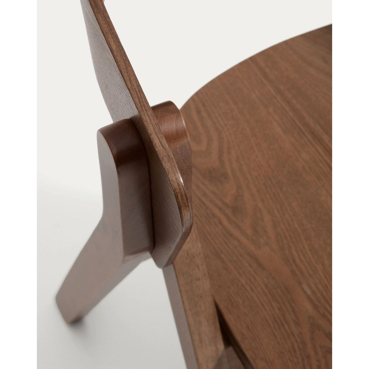 Stuhl Godia aus Eichenfurnier mit Nussbaumfinish oder in Naturfarben von Kave Home – Bild 8