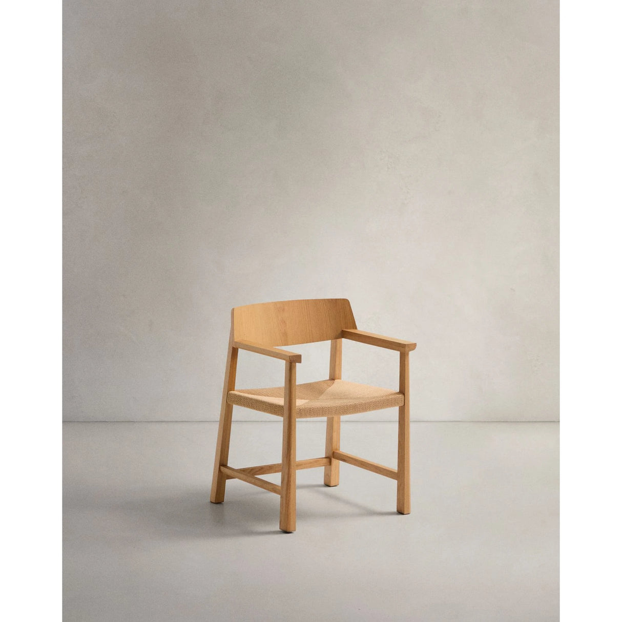 Stuhl Idun aus massivem FSC Mix Credit Eichenholz mit Finish in natürlichem Farbton und Sitzfläche aus Seil von Kave Home – Bild 1