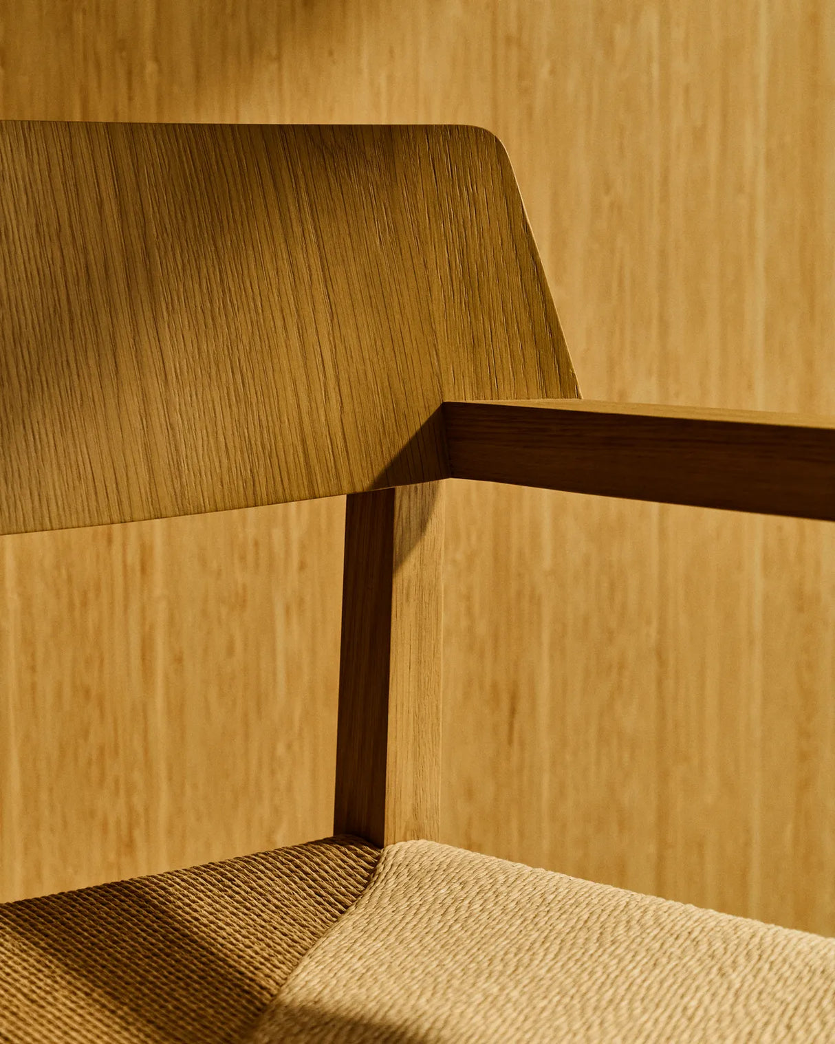 Stuhl Idun aus massivem FSC Mix Credit Eichenholz mit Finish in natürlichem Farbton und Sitzfläche aus Seil von Kave Home – Bild 3