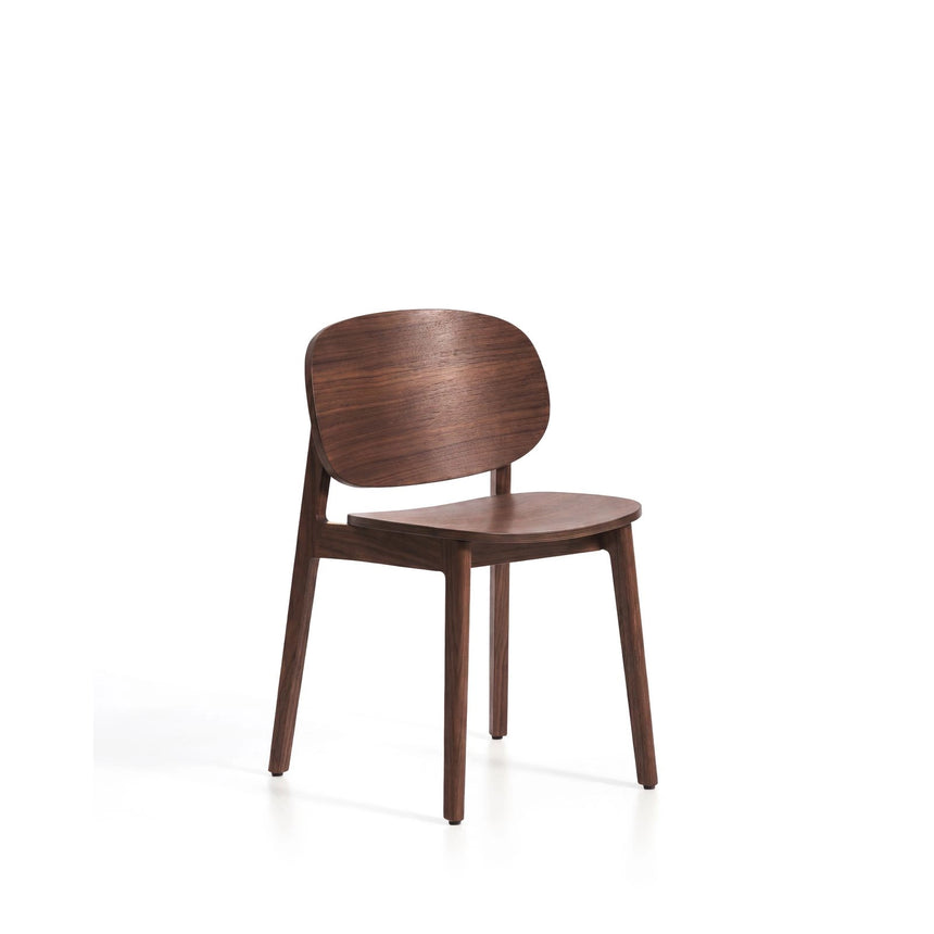 Stuhl Ludara aus Eichenfurnier mit Nussbaumfinish oder Naturfinish von Kave Home – Bild 1