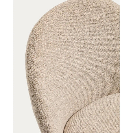 Stuhl Meila mit beiger Chenille und Beinen aus massivem Eschenholz mit Nussbaumfinish von Kave Home – Bild 10