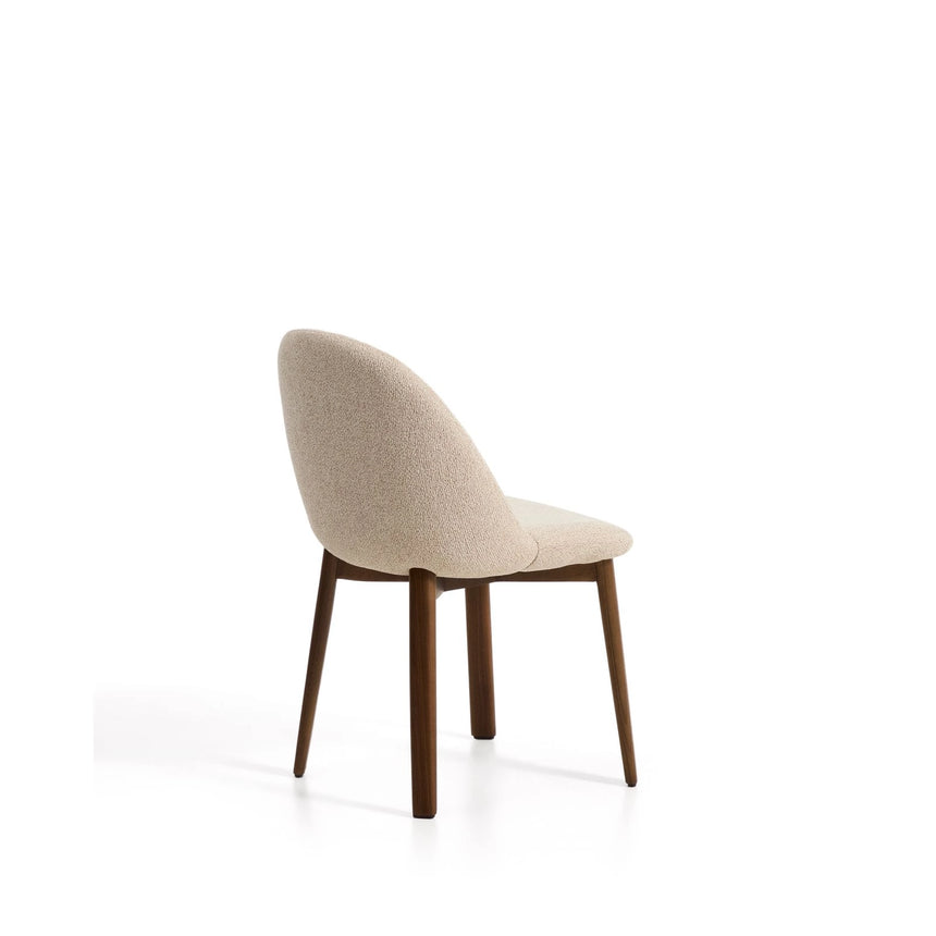 Stuhl Meila mit beiger Chenille und Beinen aus massivem Eschenholz mit Nussbaumfinish von Kave Home – Bild 6