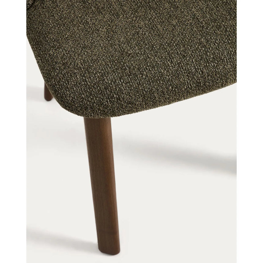 Stuhl Meila mit grüner Chenille und Beinen aus massivem Eschenholz mit Nussbaumfinish von Kave Home – Bild 11