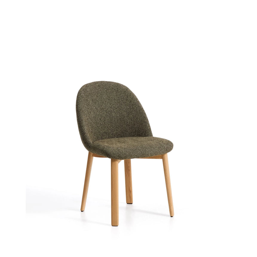 Stuhl Meila mit grüner Chenille und Beinen aus massivem Eschenholz mit naturfarbenem Finish  von Kave Home – Bild 1