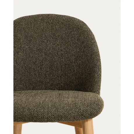 Stuhl Meila mit grüner Chenille und Beinen aus massivem Eschenholz mit naturfarbenem Finish  von Kave Home – Bild 7