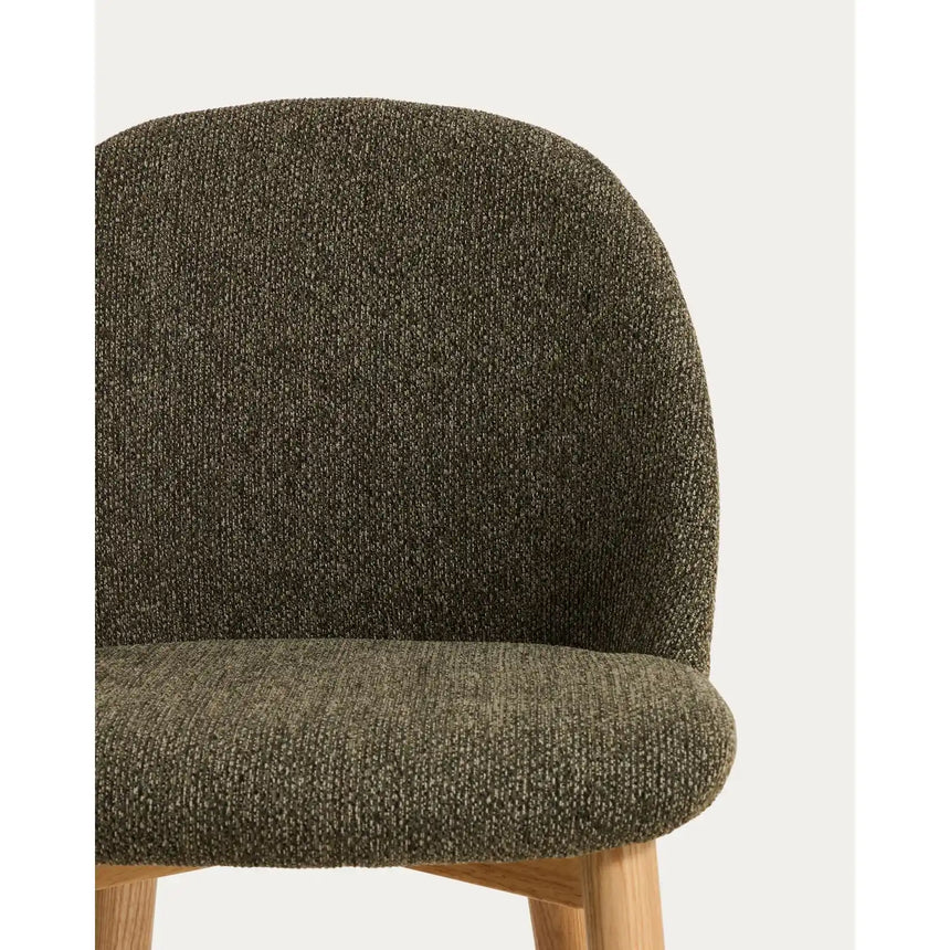 Stuhl Meila mit grüner Chenille und Beinen aus massivem Eschenholz mit naturfarbenem Finish  von Kave Home – Bild 7