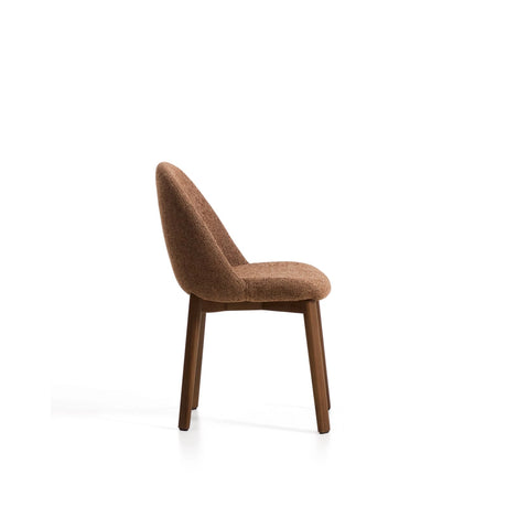 Stuhl Meila mit terrakottafarbener Chenille und Beinen aus massivem Eschenholz mit Nussbaumfinish von Kave Home – Bild 1