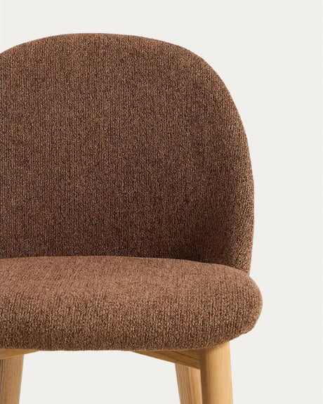 Stuhl Meila mit terrakottafarbener Chenille und Beinen aus massivem Eschenholz mit naturfarbenem Finish  von Kave Home – Bild 7