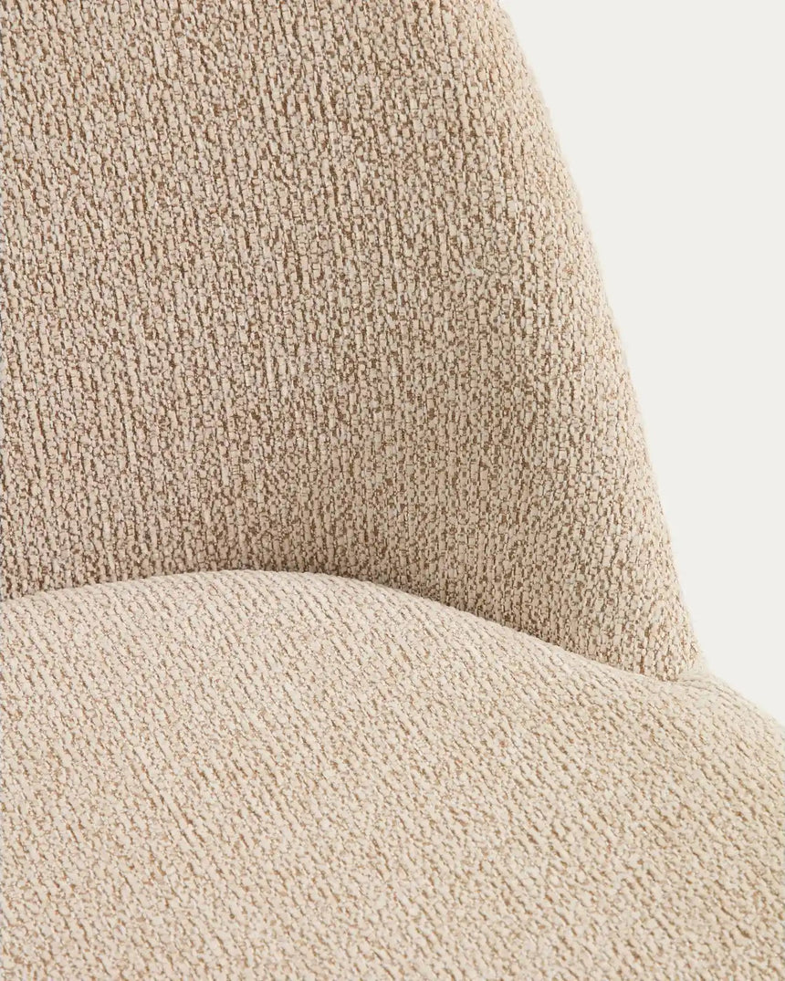 Stuhl Meila ohne Armlehne mit Chenille und Beinen aus massivem Eschenholz in verschiedenen Finishes von Kave Home – Bild 8