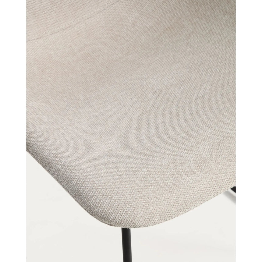 Stuhl Zahara mit beiger Chenille und Stahlbeinen mit schwarzem Finish, FSC 100 % von Kave Home – Bild 10