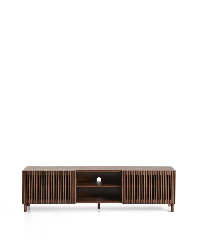 TV-Möbel Beyla aus Furnier und Massivholz aus Esche mit nussbaumfarbenem Finish 180 x 49,5 cm FSC 100% von Kave Home – Produktbild 1