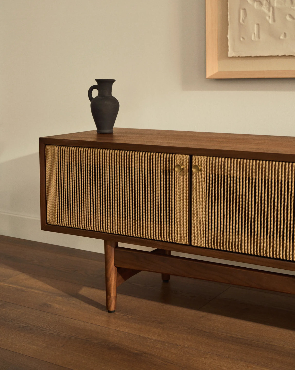 TV-Möbel Elan 3 Türen Furnier und massives Walnussholz Seil 200 x 50 cm FSC Mix Credit von Kave Home – Produktbild 8