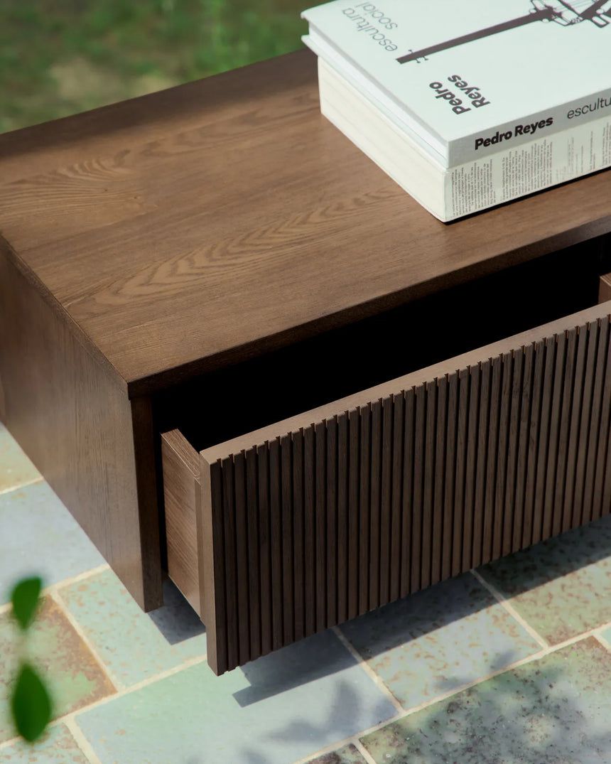 TV-Möbel Helvine 4 Schubladen aus Eichenfurnier mit Nussbaum-Finish 200 x 30 cm FSC 100% von Kave Home – Bild 4