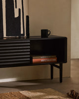 TV-Möbel Lenon 2 Türen Massivholz und Eichenfurnier schwarz 200x57 cm FSC Mix Kredit von Kave Home – Bild 3