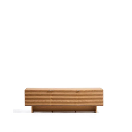 TV-Möbel Norlen mit 3 Türen in Eichenfurnier mit naturfarbenem Finish FSC Mix Credit 150 x 40 cm von Kave Home – Bild 1