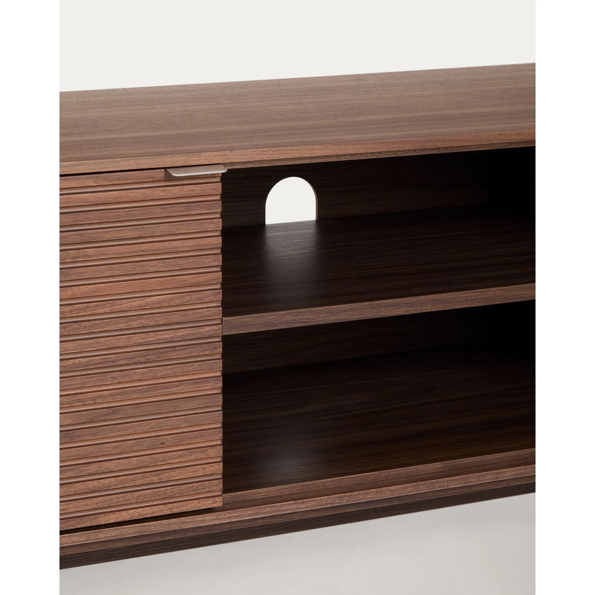 TV-Möbel Norlen mit 3 Türen in Nussbaumfurnier, FSC Mix Credit, 150 x 40 cm von Kave Home – Produktbild 6