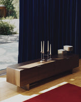 TV-Möbel Norlen mit 4 Türen in Nussbaumfurnier FSC Mix Credit 200 x 46 cm von Kave Home – Produktbild 3