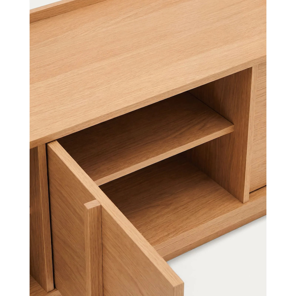 TV-Möbel Onix aus Eichenfurnier mit Naturton-Finish 200 x 45 cm FSC Mix Credit von Kave Home – Bild 5