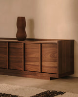 TV-Möbel Onix aus Walnussfurnier mit dunklem Finish 200 x 45 cm FSC Mix Credit von Kave Home – Produktbild 8