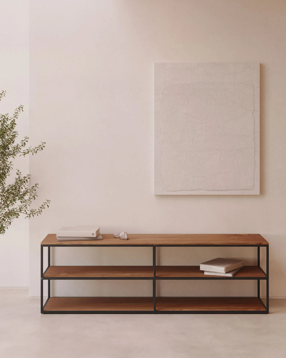 TV-Möbel Yoana aus Nussholzfurnier und schwarz lackiertem Metallgestell 160 x 40 cm von Kave Home – Produktbild 5
