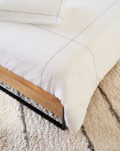 Taiana Bett aus Eichenfurnier und Stahlbeinen mit schwarzem Finish 90 x 190 cm von Kave Home – Produktbild 5