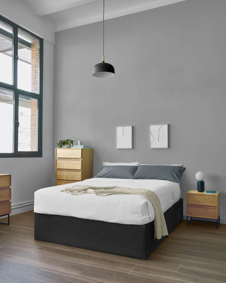Taiana Nachttisch mit Eichenfurnier und Stahlstruktur mit schwarzem Finish 45 x 51 cm von Kave Home – Produktbild 5