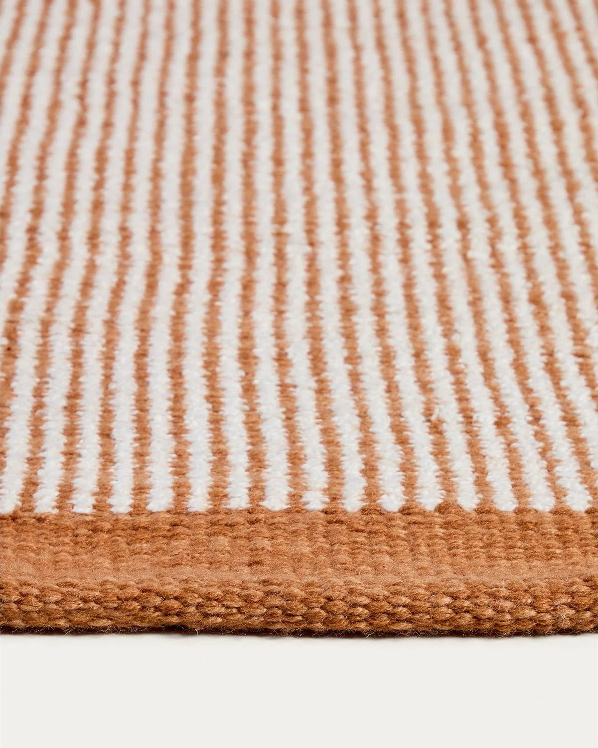 Teppich Tinei aus 100 % PET mit orangefarbenen Streifen, 200 x 300 cm von Kave Home – Bild 3