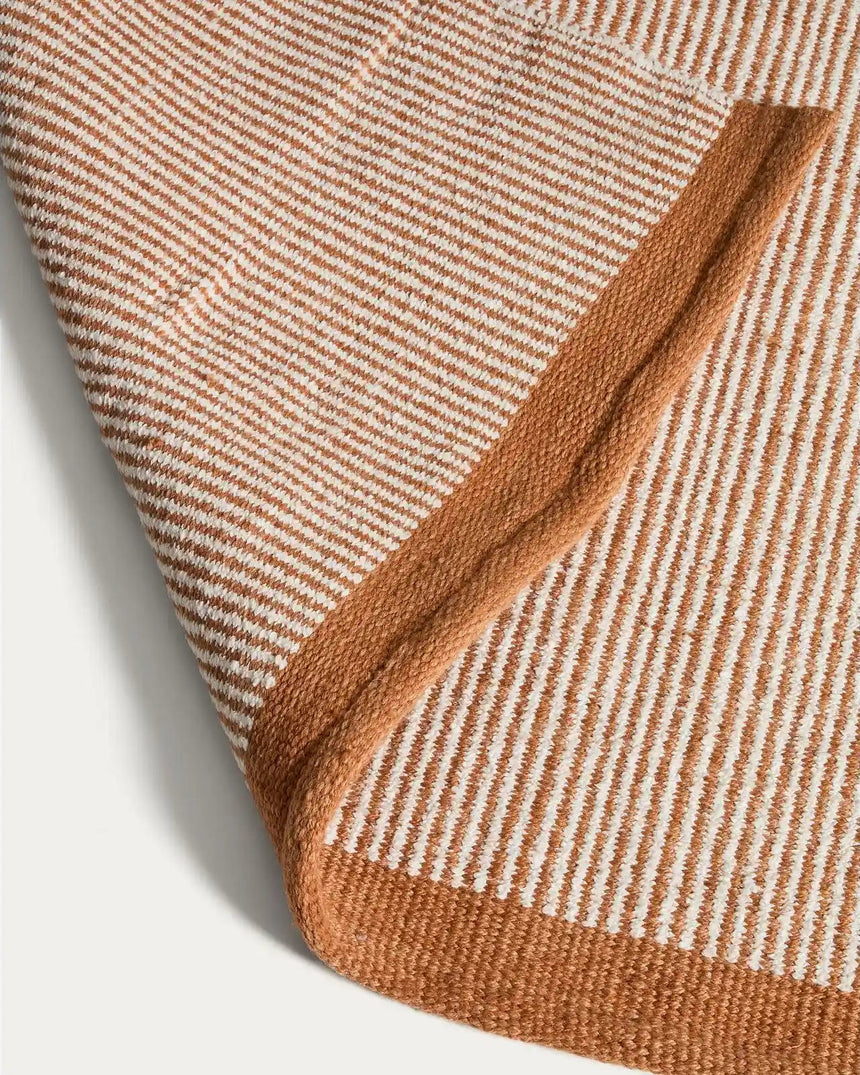 Teppich Tinei aus 100 % PET mit orangefarbenen Streifen, 200 x 300 cm von Kave Home – Bild 4