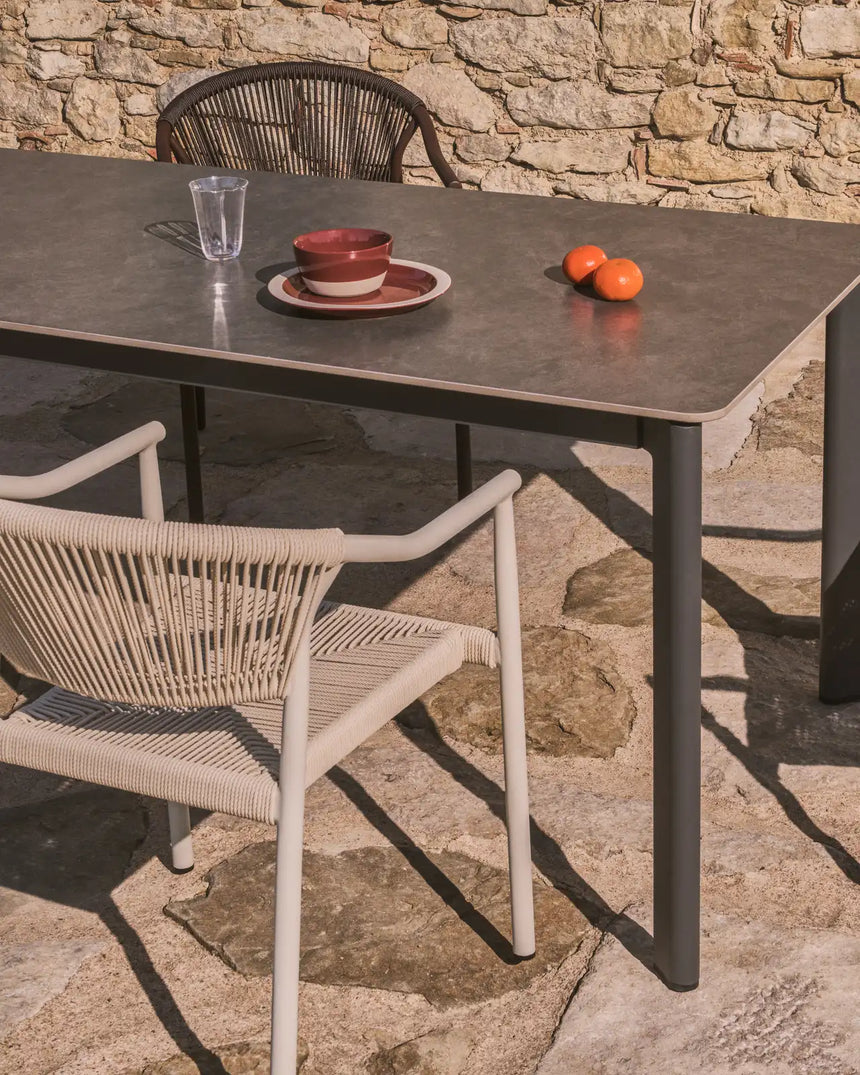 Tisch Anafi aus gesintertem Stein und Aluminium in Graphit, 180 x 90 cm von Kave Home – Bild 2