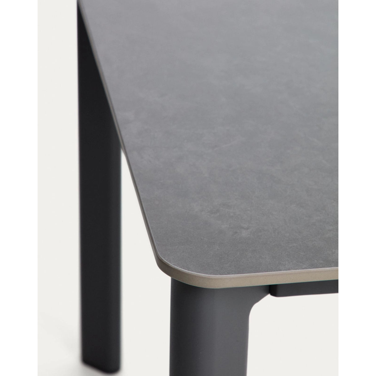 Tisch Anafi mit Tischplatte aus gesintertem Stein in Graphit, 220 x 100 cm von Kave Home – Bild 6