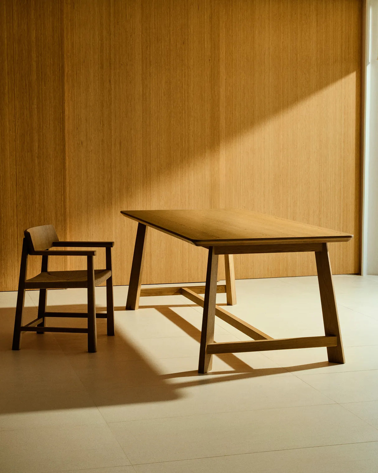 Tisch Idun aus furniertem und massivem Eichenholz mit Finish in natürlichem Farbton FSC Mix Credit 220 x 100 cm von Kave Home – Bild 4