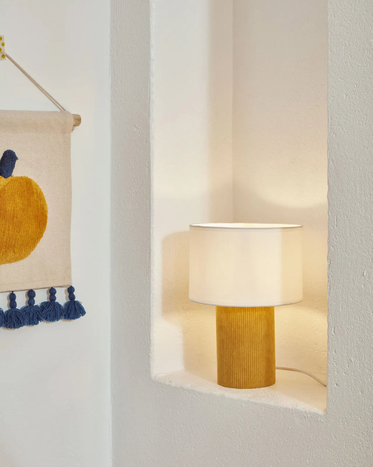 Tischlampe Bianella aus Cord in Senfgelb von Kave Home – Bild 2
