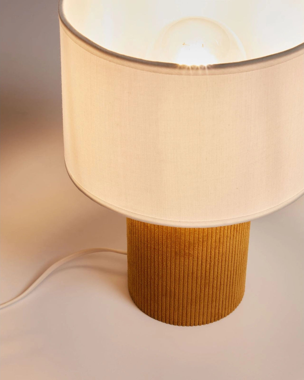 Tischlampe Bianella aus Cord in Senfgelb von Kave Home – Bild 6