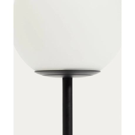Tischlampe Brisia aus Metall mit schwarzem Finish und einer Glaskugel Ø15 cm von Kave Home – Produktbild 4