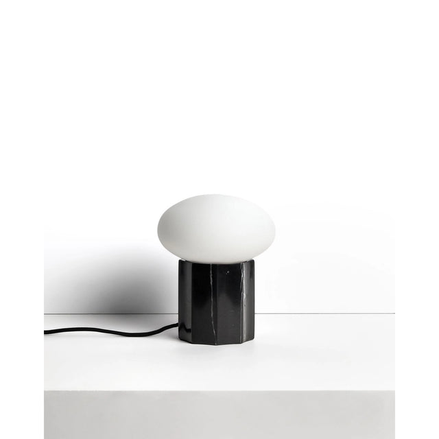 Tischlampe Idela aus Rauchglas und schwarzem Marmor Ø 15 cm von Kave Home – Bild 1