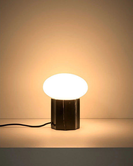 Tischlampe Idela aus Rauchglas und schwarzem Marmor Ø 15 cm von Kave Home – Bild 4