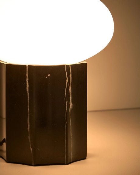 Tischlampe Idela aus Rauchglas und schwarzem Marmor Ø 15 cm von Kave Home – Bild 5