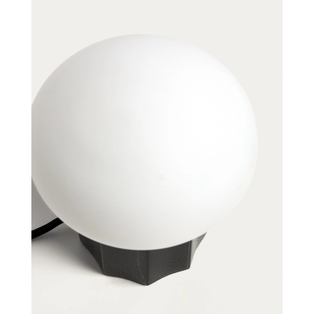 Tischlampe Idela aus Rauchglas und schwarzem Marmor Ø 15 cm von Kave Home – Bild 7