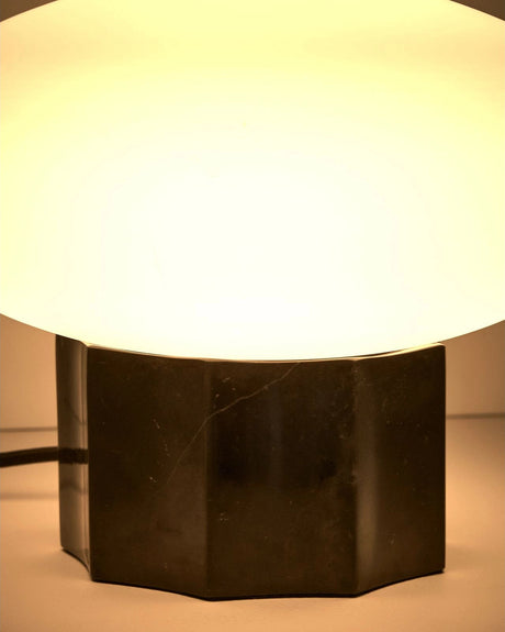 Tischlampe Idela aus Rauchglas und schwarzem Marmor Ø 26 cm von Kave Home – Bild 5
