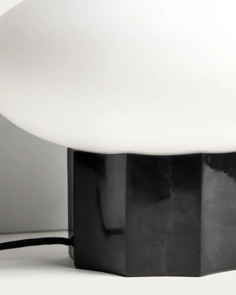 Tischlampe Idela aus Rauchglas und schwarzem Marmor Ø 26 cm von Kave Home – Bild 6