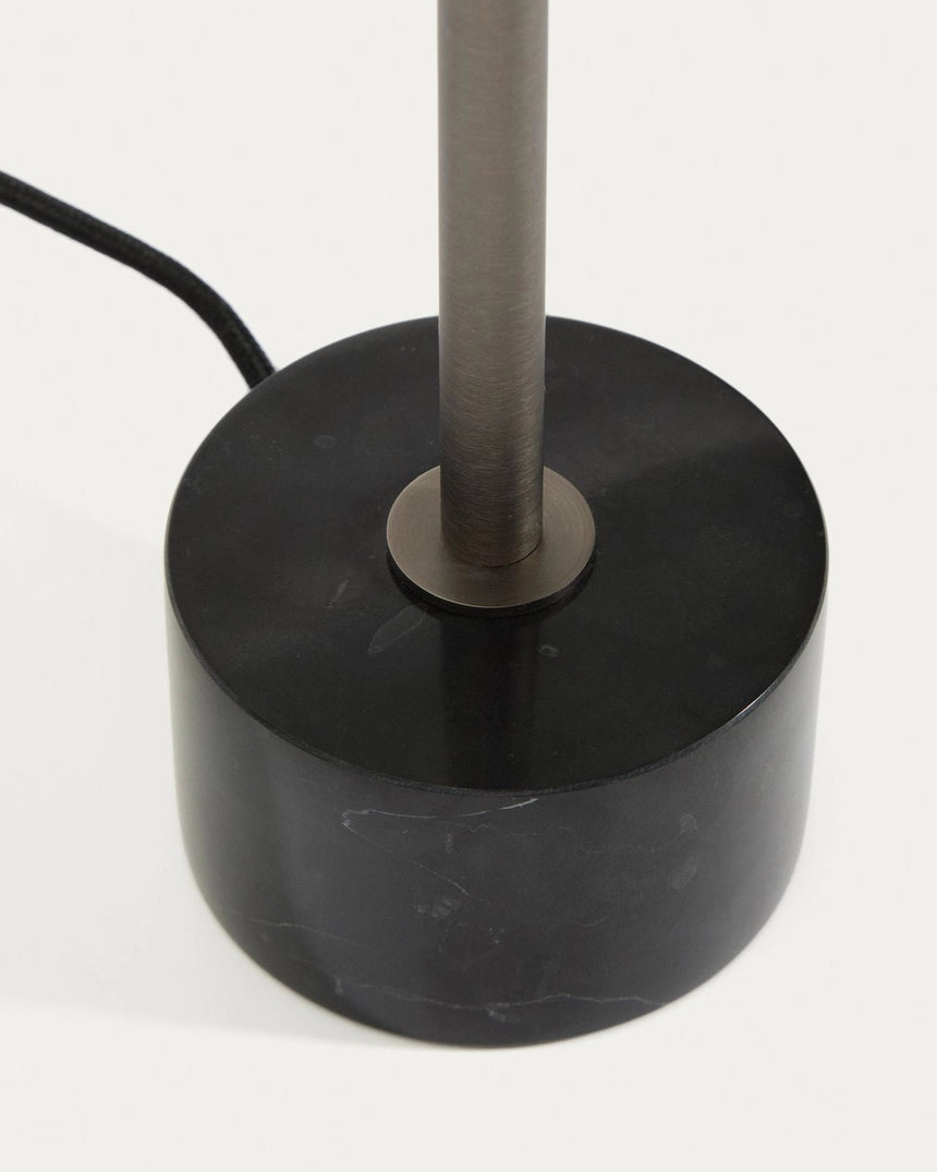 Tischlampe Lynor aus gebürstetem Metall mit Marmorsockel von Kave Home – Bild 6